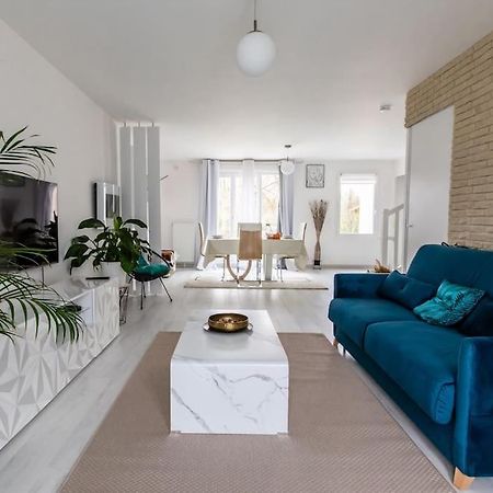 Forest Chic : Maison San Marina Apartment Parmain Luaran gambar