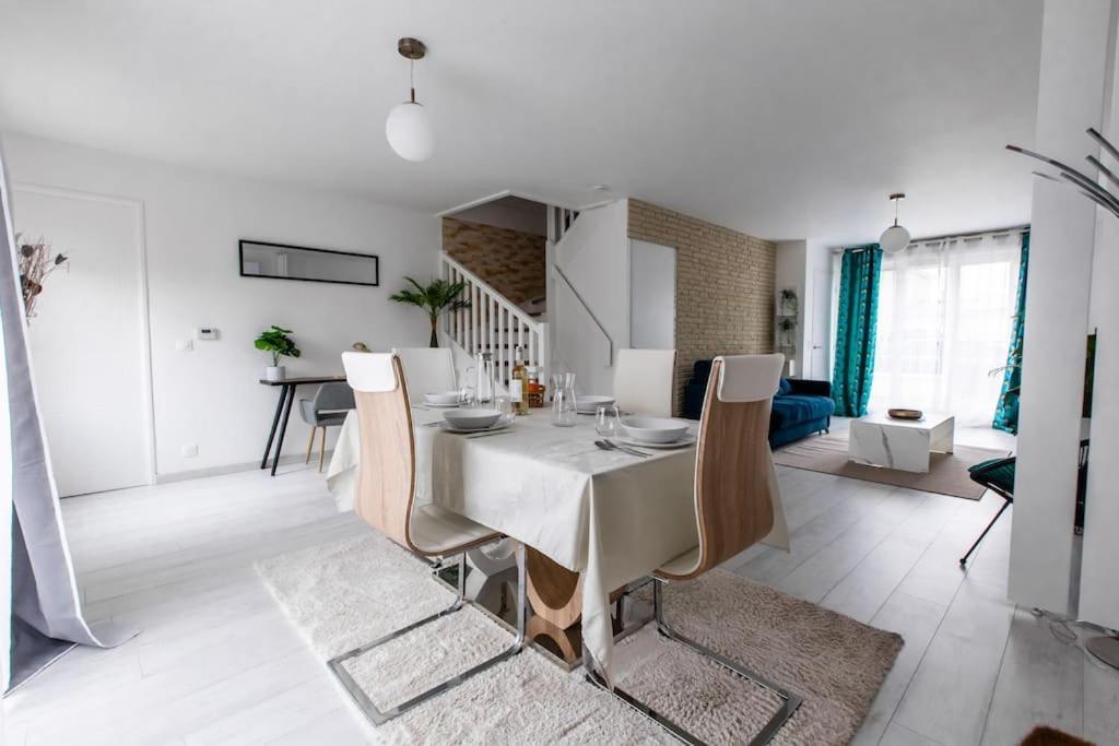 Forest Chic : Maison San Marina Apartment Parmain Luaran gambar
