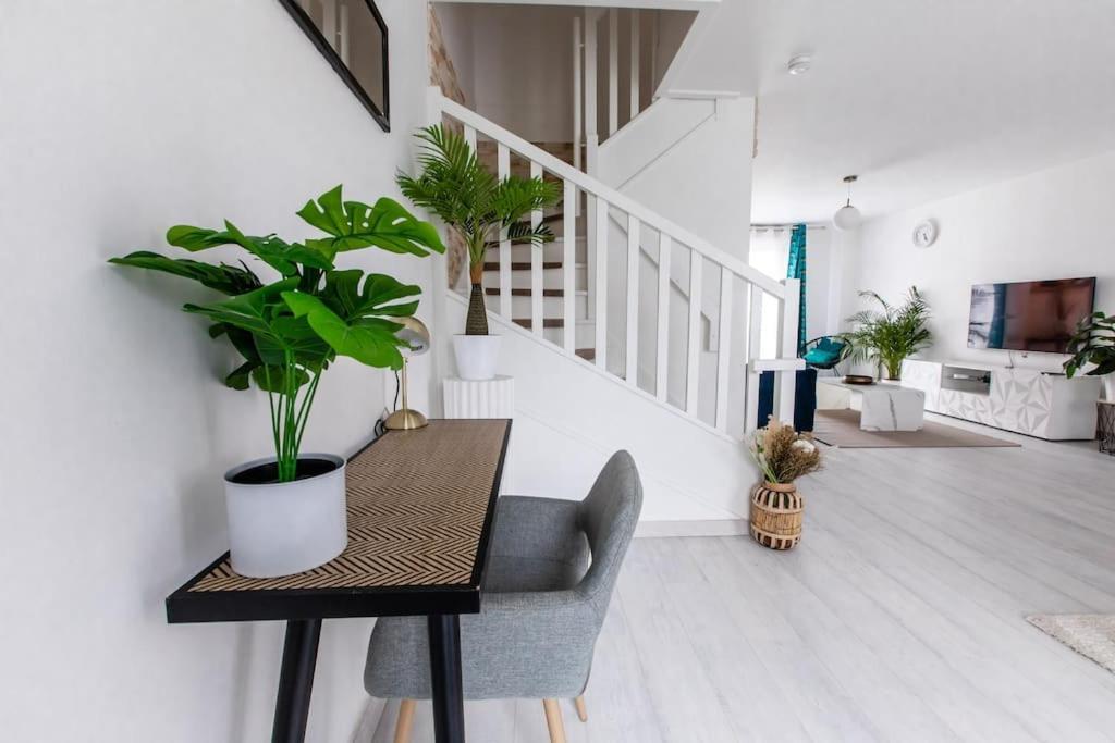 Forest Chic : Maison San Marina Apartment Parmain Luaran gambar