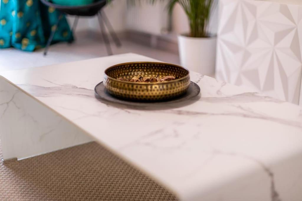 Forest Chic : Maison San Marina Apartment Parmain Luaran gambar