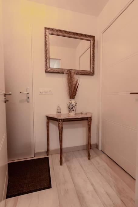Forest Chic : Maison San Marina Apartment Parmain Luaran gambar